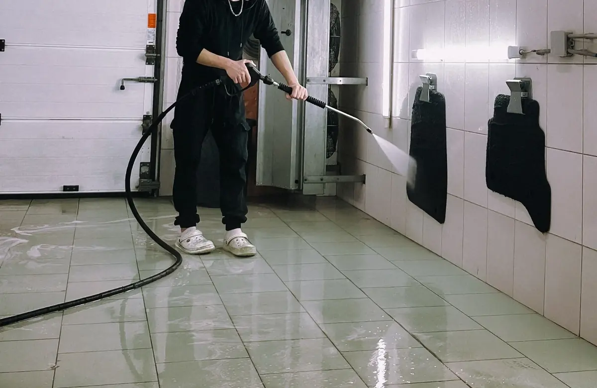 Facility sanitation work using high-pressure cleaning equipment