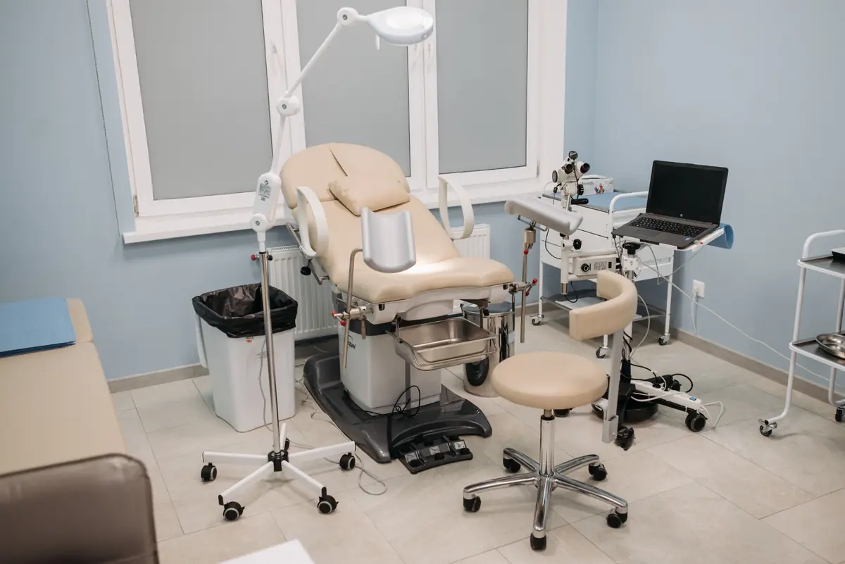 Specialist reproductive medicine examination suite